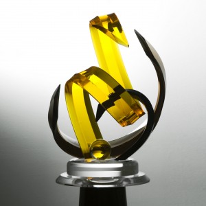 MY1_MaylaSculpture_Honey_Urn_Blk1